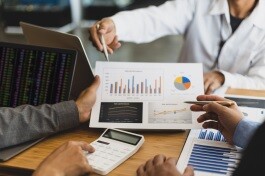 INVESTISSEZ AU BON MOMENT GRÂCE AUX INVESTISSEMENTS PROGRAMMÉS INVESTISSEZ AU BON MOMENT GRÂCE AUX INVESTISSEMENTS PROGRAMMÉS