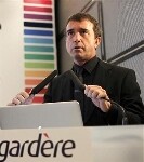 Lagardère lance l'introduction en Bourse de ses parts de Canal + France Lagardère lance l'introduction en Bourse de ses parts de Canal + France