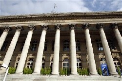 La Bourse de Paris rebondit en attendant les propositions grecques, Peugeot en tête